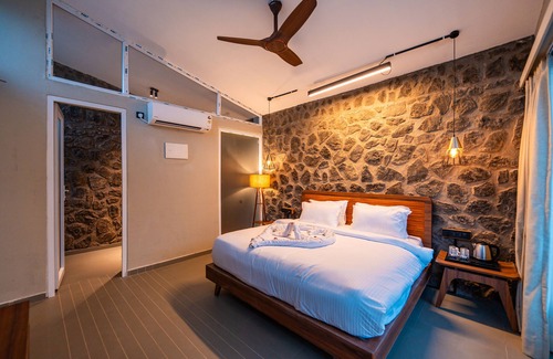 Halol Hotel | Basalt Paradise Resort And Spa