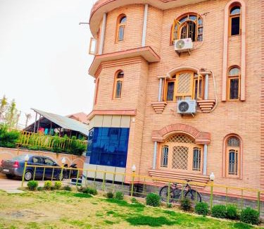 Srinagar House | Bashaw Residency Top Rated In Srinagar Only 6 Kms from Srinagar International Airport And Only 5 Kms From Srinagar Railway Station