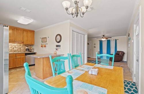 Gulf Lagoon Beach Apartment | Basking by the Beach