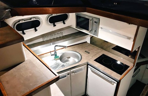 Bassins a Flot Boat Rental | Bateau le Black Pearl, un appartement sur l'eau à Bordeaux.
