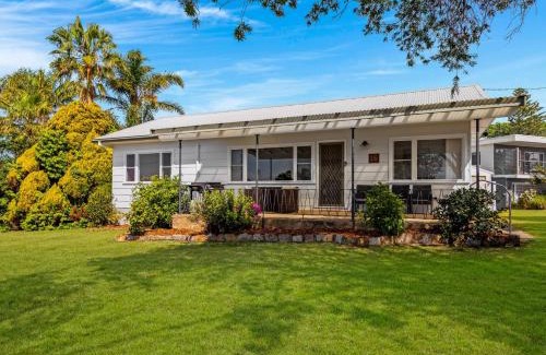 Batehaven House | Batehaven Coastal Home Near Corrigans Beach