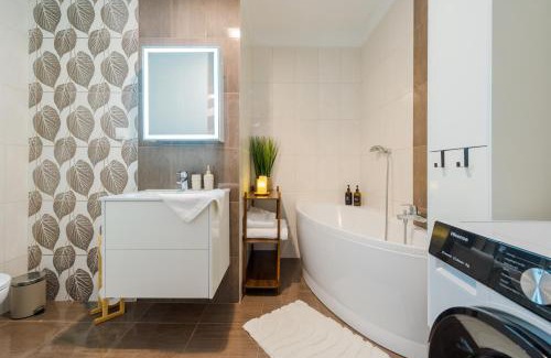 Pszczyna Apartment | BATOREGO FLATS No 13 Pszczyna - Walk to Castle - Apartment with Parking, Balcony, Elevator, Fast WiFi