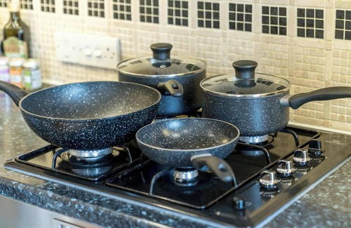 Battersea Apartment | Battersea Park 7 Min walk Balcony Cafés Below