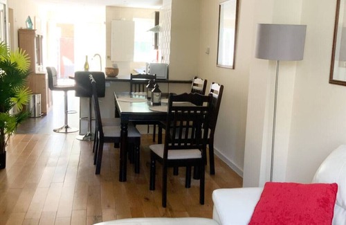 St. Mary's Park House | Battersea Wharf is a stunning 3 bedroom townhouse in the heart of Battersea