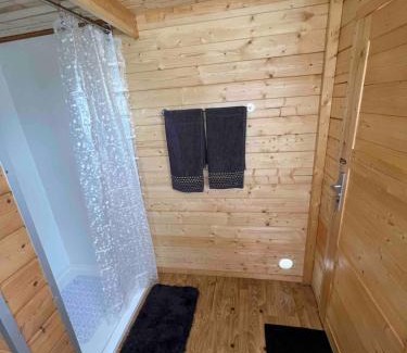 Dettenheim Apartment | Bauernhof Glamping mit Alpakas und Ziegen