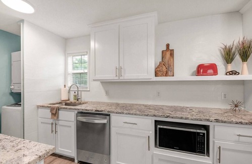 College Station Apartment | Bauhaus-1st Floor, King Beds, Walk to A&M Campus