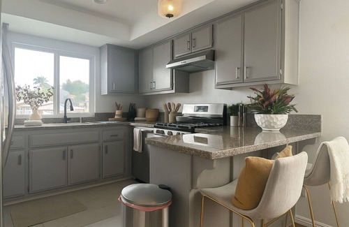 Lawndale House | Bay Breeze Hideaway Near Manhattan and Redondo Beach
