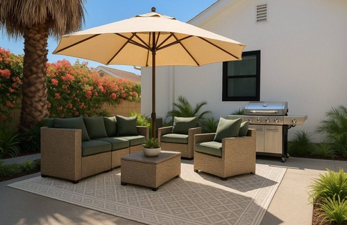 Lawndale House | Bay Breeze Hideaway Near Manhattan and Redondo Beach