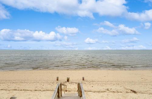 Provincetown Apartment | Bay Colony Breeze