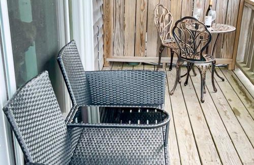 Provincetown Apartment | Bay Colony Breeze