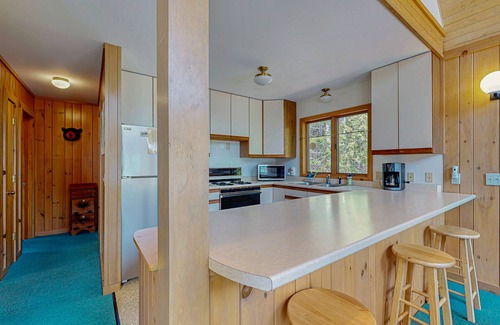 Hancock House | Bay Home W/Beautiful Water Views, Rock Ledge Shoreline, Deck, Firepit & WiFi