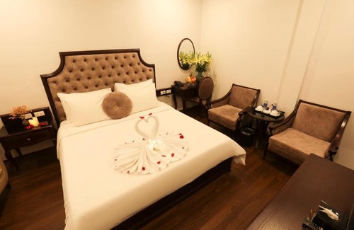 Ha Dong Hotel | Bay Luxury - Royal Văn Phú Hotel