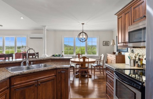 Kensington House | Bay Shore Country Home - Elegant and spacious home with beautiful water views