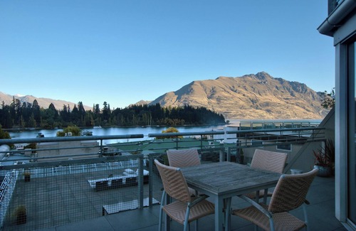 Queenstown Apartment | Bay View Condo by Staysouth