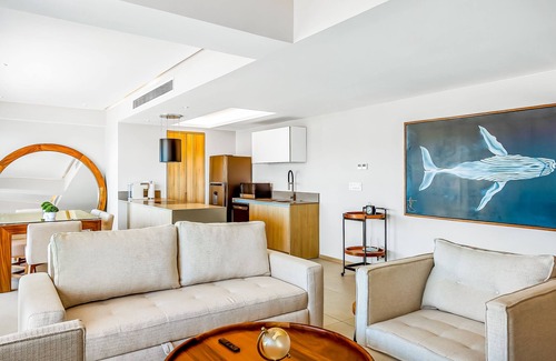 Bucerias Condo | Bay-view condo with beachfront access, pools, fitness center, & balconies