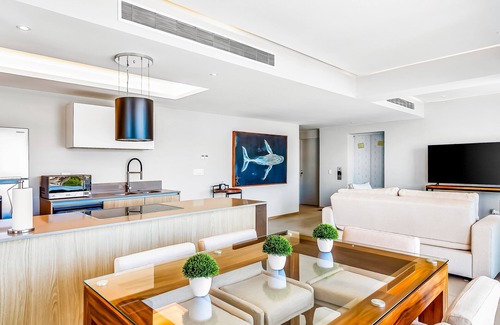 Bucerias Condo | Bay-view condo with beachfront access, pools, fitness center, & balconies