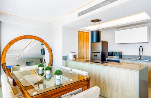 Bucerias Condo | Bay-view condo with beachfront access, pools, fitness center, & balconies