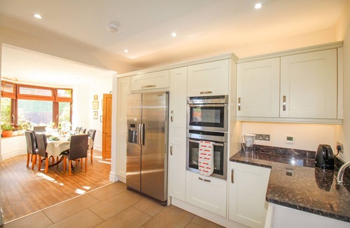 Swanage House | BAY VIEW, country holiday cottage, with a garden in Swanage