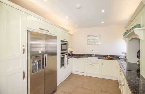 Swanage House | BAY VIEW, country holiday cottage, with a garden in Swanage
