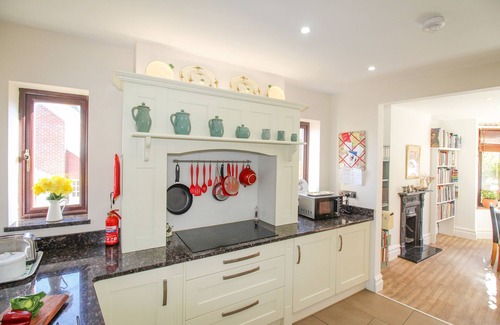 Swanage House | BAY VIEW, country holiday cottage, with a garden in Swanage