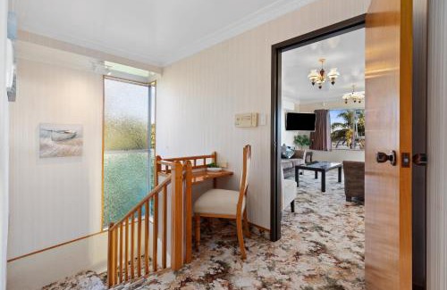 Maungatapu House | Bay View Gardens - Tauranga Holiday Home