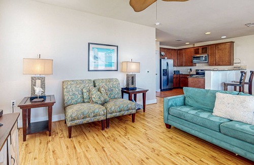 Galveston Condo | Bayfront condo with scenic views, pool & hot tub - near the beach