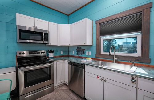 Fort Morgan Cottage | Bayfront Vacation! Enjoy amazing sunsets, wildlife viewing, and fishing.