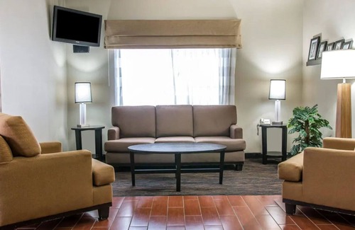 Flat Rock Hotel | Baymont by Wyndham Flat Rock