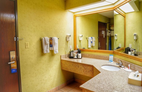 Walker Hotel | Baymont by Wyndham Grand Rapids N/Walker