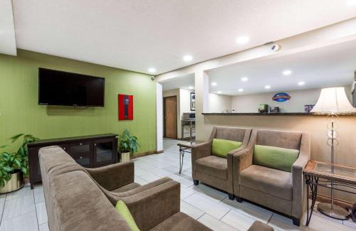 Hillview Hotel | Baymont by Wyndham Louisville South I 65