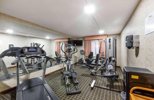 Hillview Hotel | Baymont by Wyndham Louisville South I 65