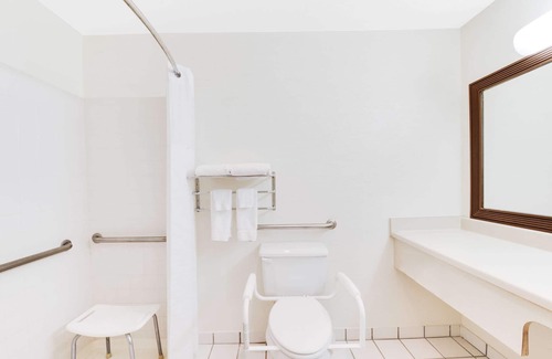 Midland Hotel | Baymont by Wyndham Midland Airport