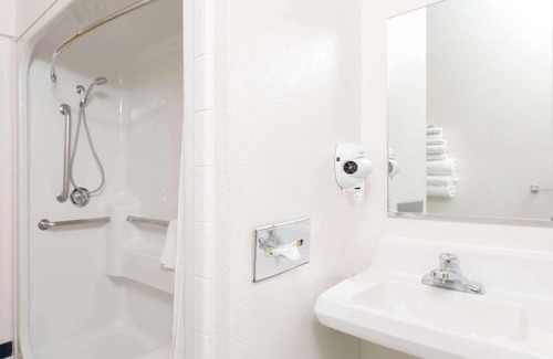 Spenard Hotel | Baymont Inn & Suites by Wyndham Anchorage Airport