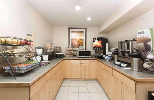 Spenard Hotel | Baymont Inn & Suites by Wyndham Anchorage Airport