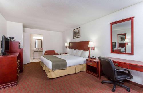 Manning Hotel | Baymont Inn & Suites