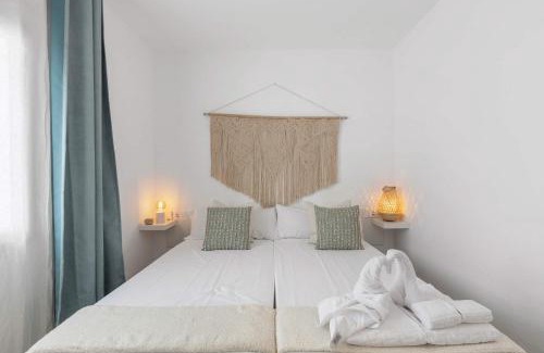 Los Cocoteros Apartment | Bayside Cocoteros Hideaway Palm Sunset