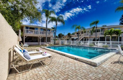 Siesta Key House | Bayside Escape-Condo w Dock Pool and Near Beach