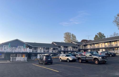St Ignace Hotel | Bayside Inn