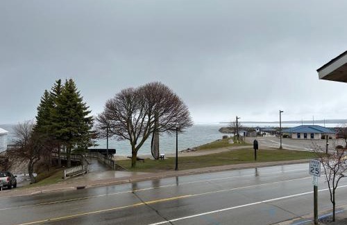 St Ignace Hotel | Bayside Inn