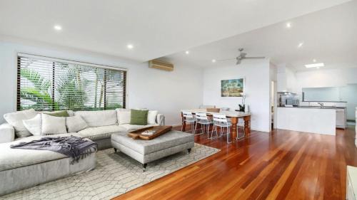 Pretty Beach House | 'Bayside Retreat' by HolidayCo