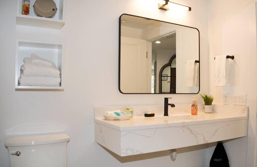 Baytowne Wharf Apartment | Baytowne Bliss - Luxury Condo with Resort Pool & Shuttle