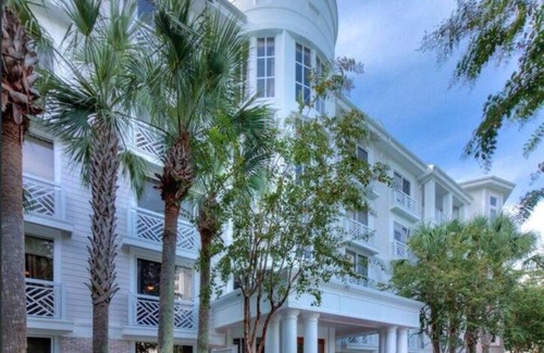 Baytowne Wharf Apartment | Baytowne Bliss - Luxury Condo with Resort Pool & Shuttle