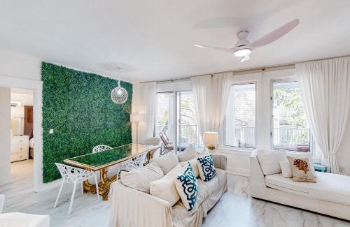 Baytowne Wharf Apartment | Baytowne Wharf - Market Street Inn #338