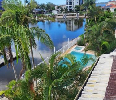 Runaway Bay Apartment | Bayview Anchorage
