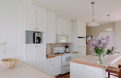 Prince Edward House | Bayview House at Lake on the Mountain