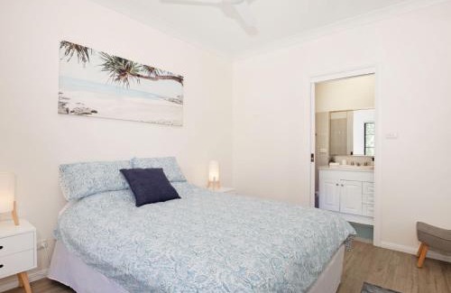 Erowal Bay House | Bayview I Absolute Waterfront with Jetty I 5 Mins to Hyams Beach