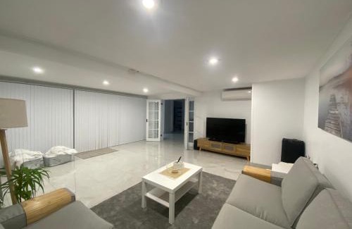 Green Point House | Bayview Luxury Waterfront Escape with Pool & Spa