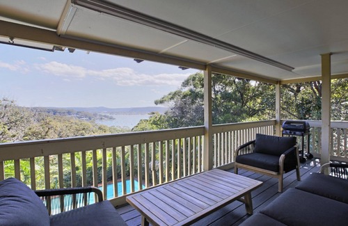 Killcare Heights Apartment | Bayviews, Pool and Amazing Sunsets
