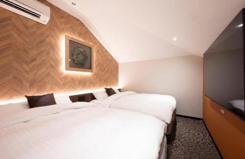 Showa Hotel | BE FREE HOTELS甲府は2025年8月にカップル専用のホテルをフルリノベーションした まったく新しいスタイルのホテルです様々なご利用者様の自由な過ごし方を提供するホテルとしてBE FREE HOTELsと名付けました