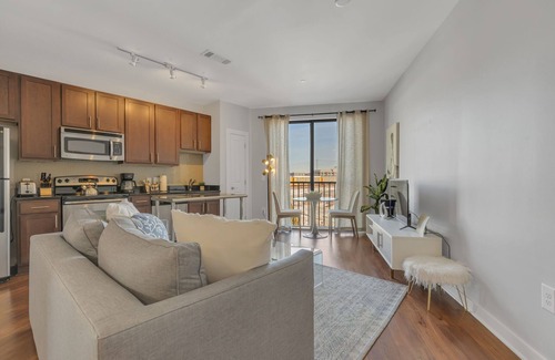 Sobro Apartment | Be in the Center of it all in the Gulch!